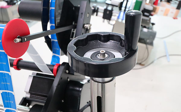 全自動轉(zhuǎn)角貼標(biāo)機,貼標(biāo)機,全自動貼標(biāo)機