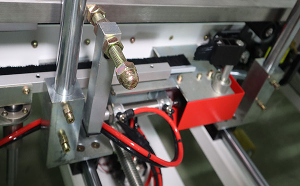 一字型全自動封箱機,封箱機,封箱機廠家,佼佼者自動化